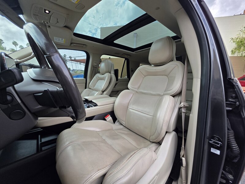 Used 2018 Lincoln Navigator L Reserve AWD/4WD image 12