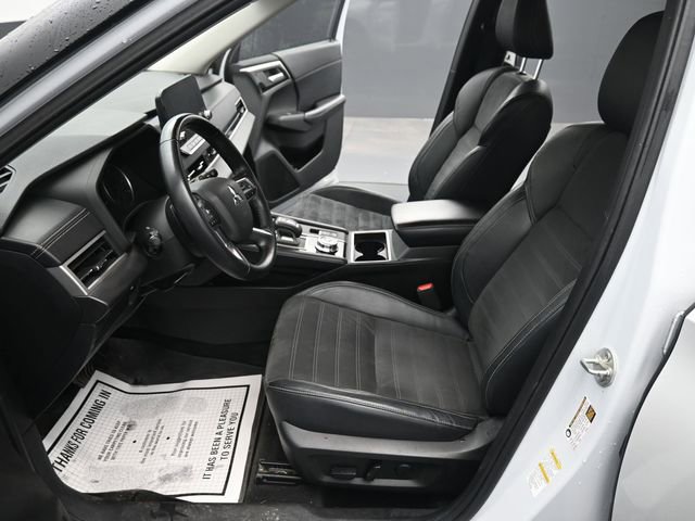 Used 2022 Mitsubishi Outlander SE image 14