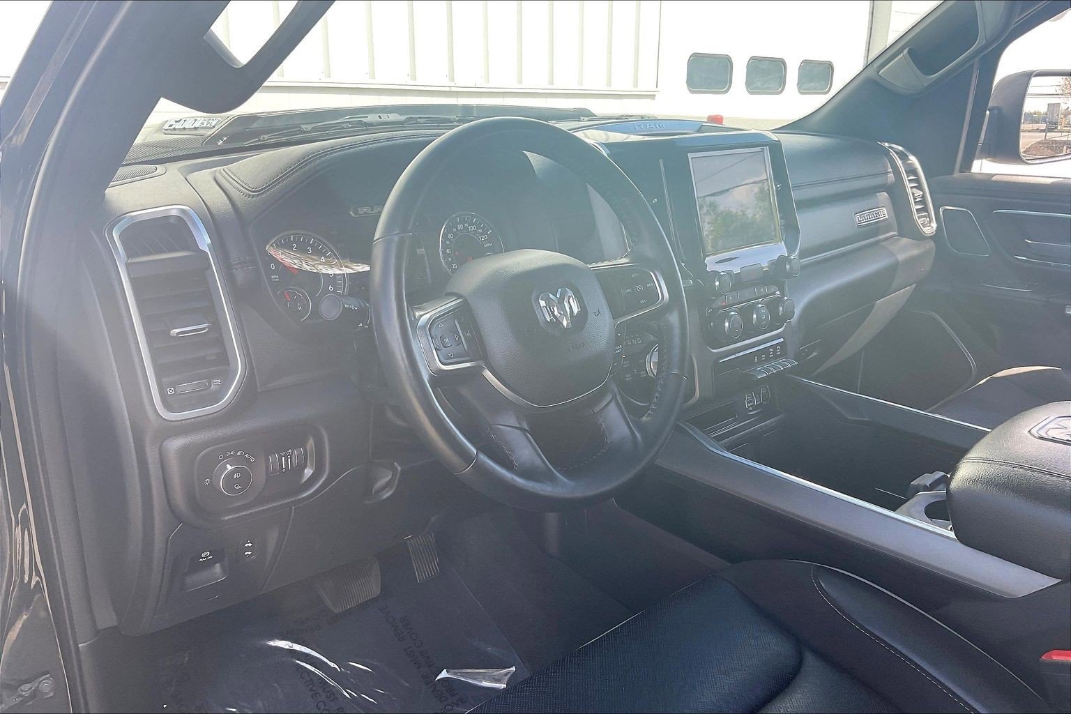 Used 2022 RAM 1500 Laramie AWD/4WD image 18