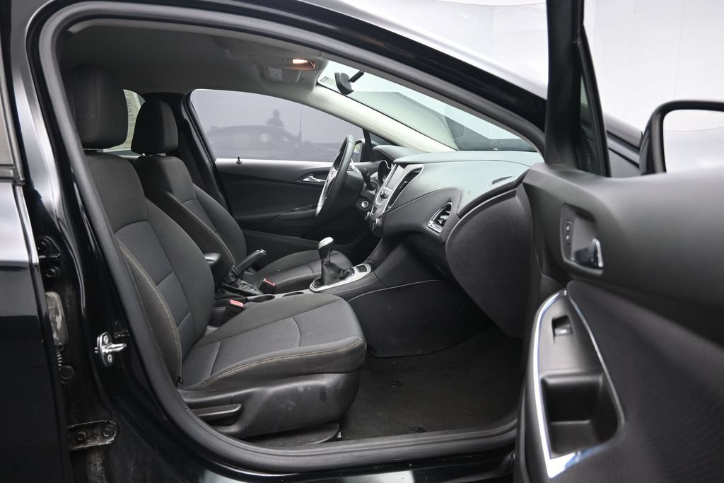 Used 2017 Chevrolet Cruze LS FWD image 26