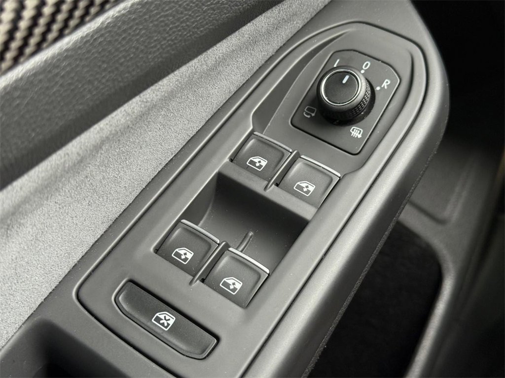 Used 2025 Volkswagen Golf R Black Edition image 20