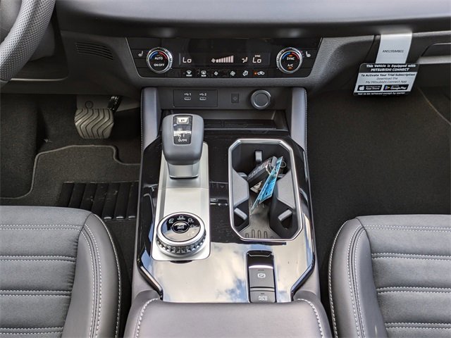 New 2025 Mitsubishi Outlander SE image 20