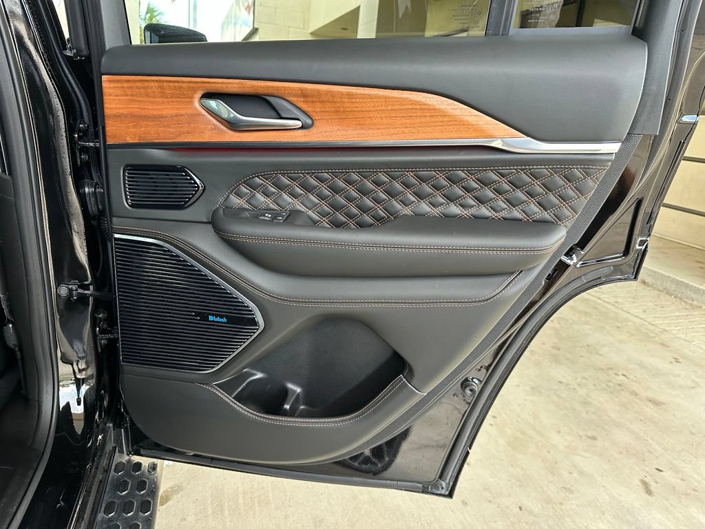 Used 2025 Jeep Grand Cherokee Summit AWD/4WD image 36