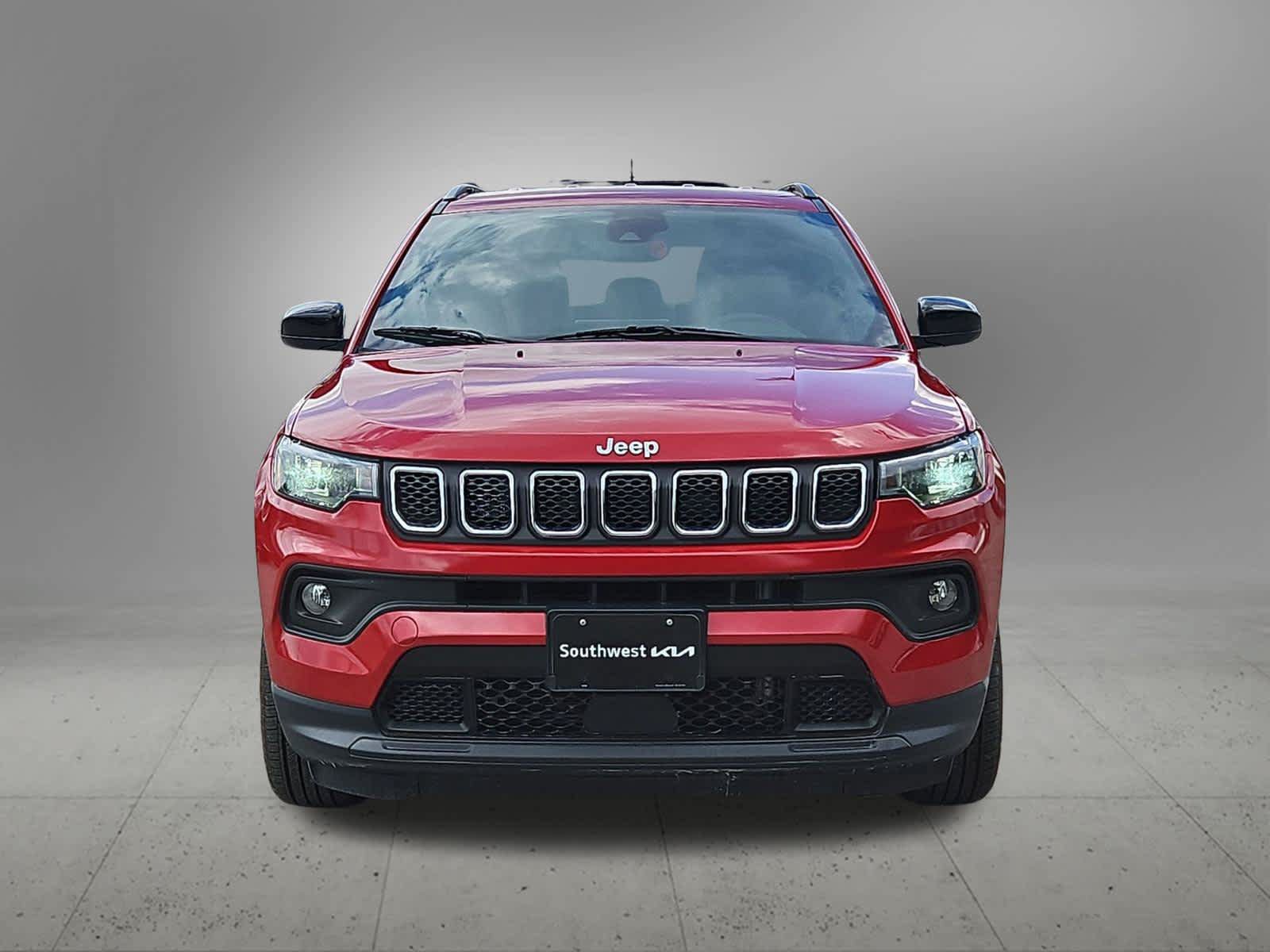 Used 2024 Jeep Compass Latitude AWD/4WD image 9