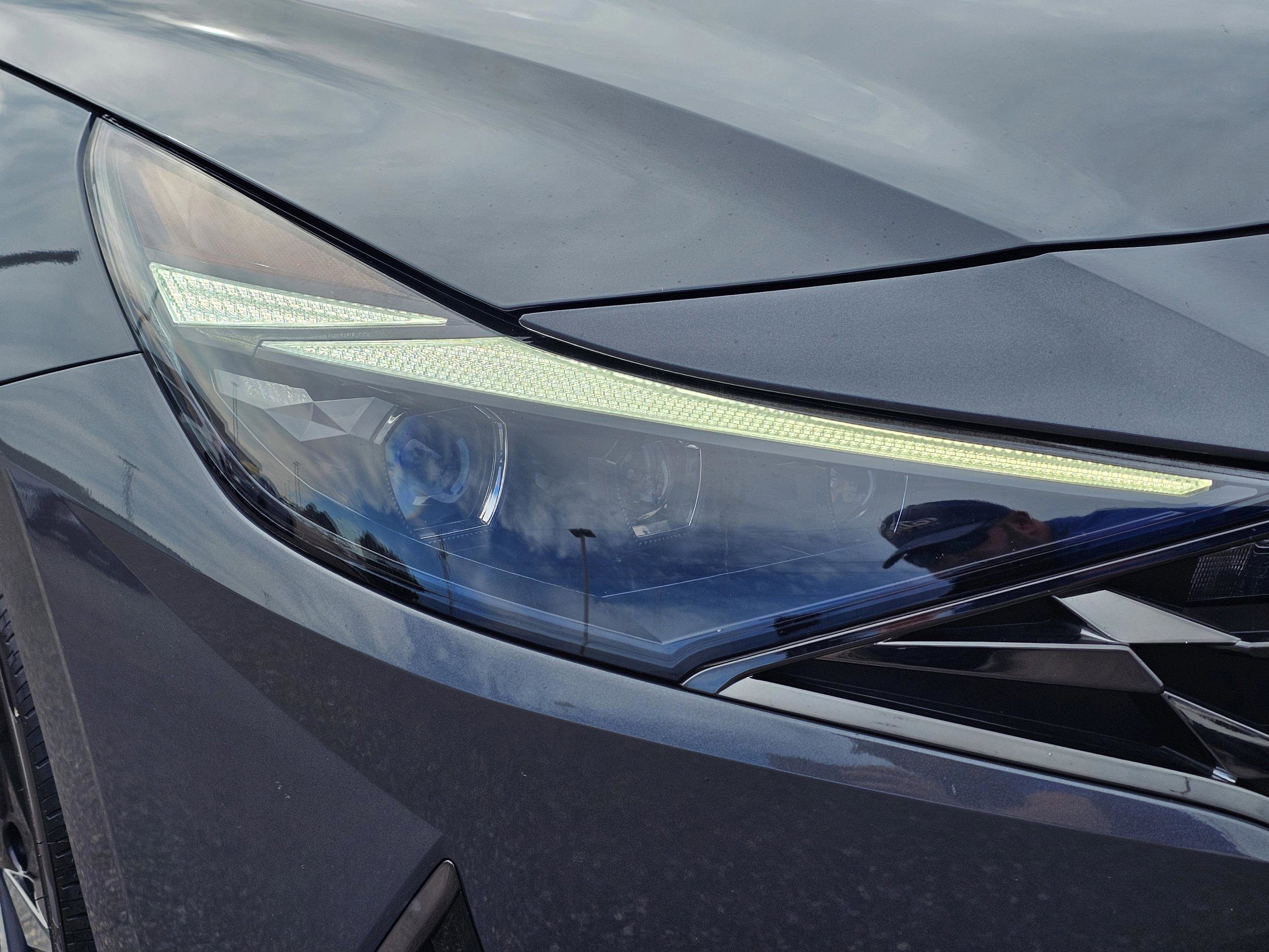 Used 2023 Hyundai Elantra Limited w/ Preferred Accessory Package image 4