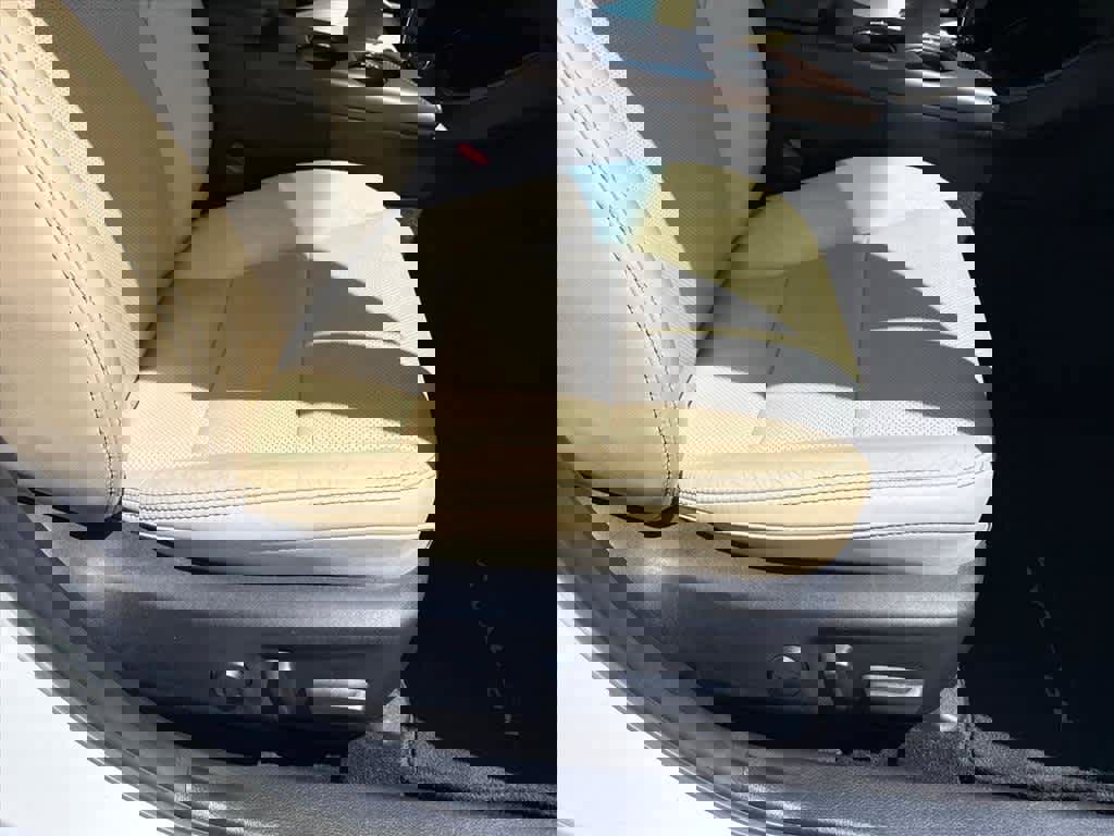 Used 2015 Toyota Avalon Limited FWD image 7