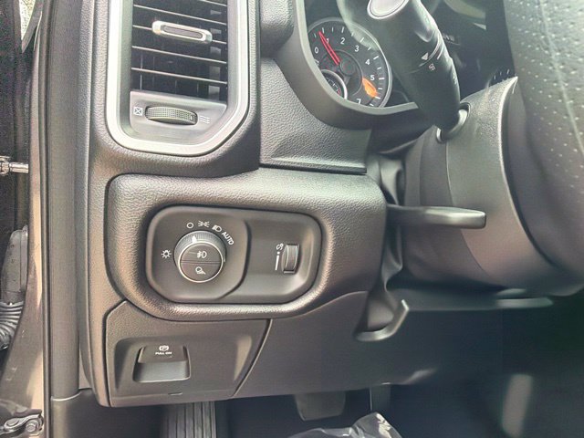 Used 2026 RAM 1500 Express AWD/4WD image 30
