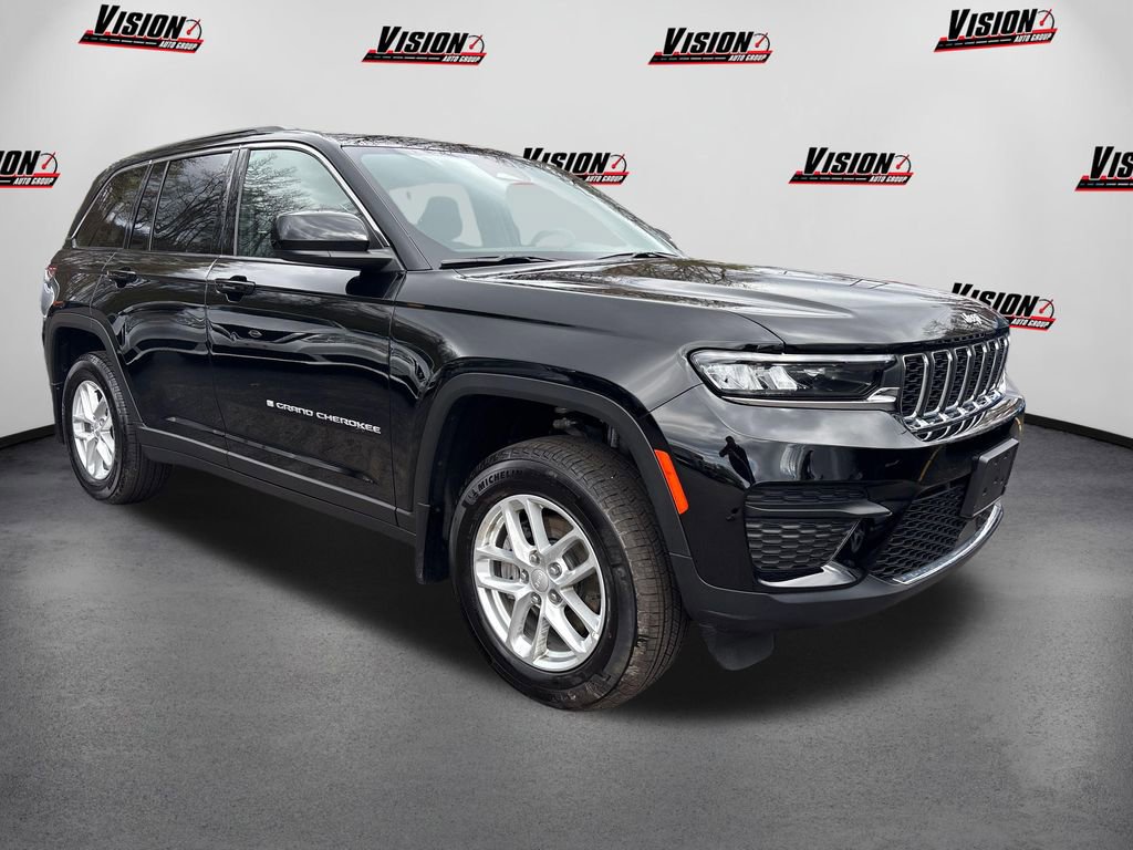 Used 2025 Jeep Grand Cherokee Laredo X w/ Luxury Tech Group I AWD/4WD image 3