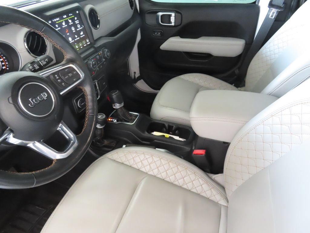 Used 2023 Jeep Wrangler Unlimited Sahara AWD/4WD image 19