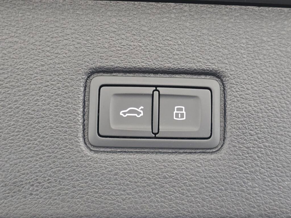 Used 2023 Audi Q7 3.0T Prestige image 22