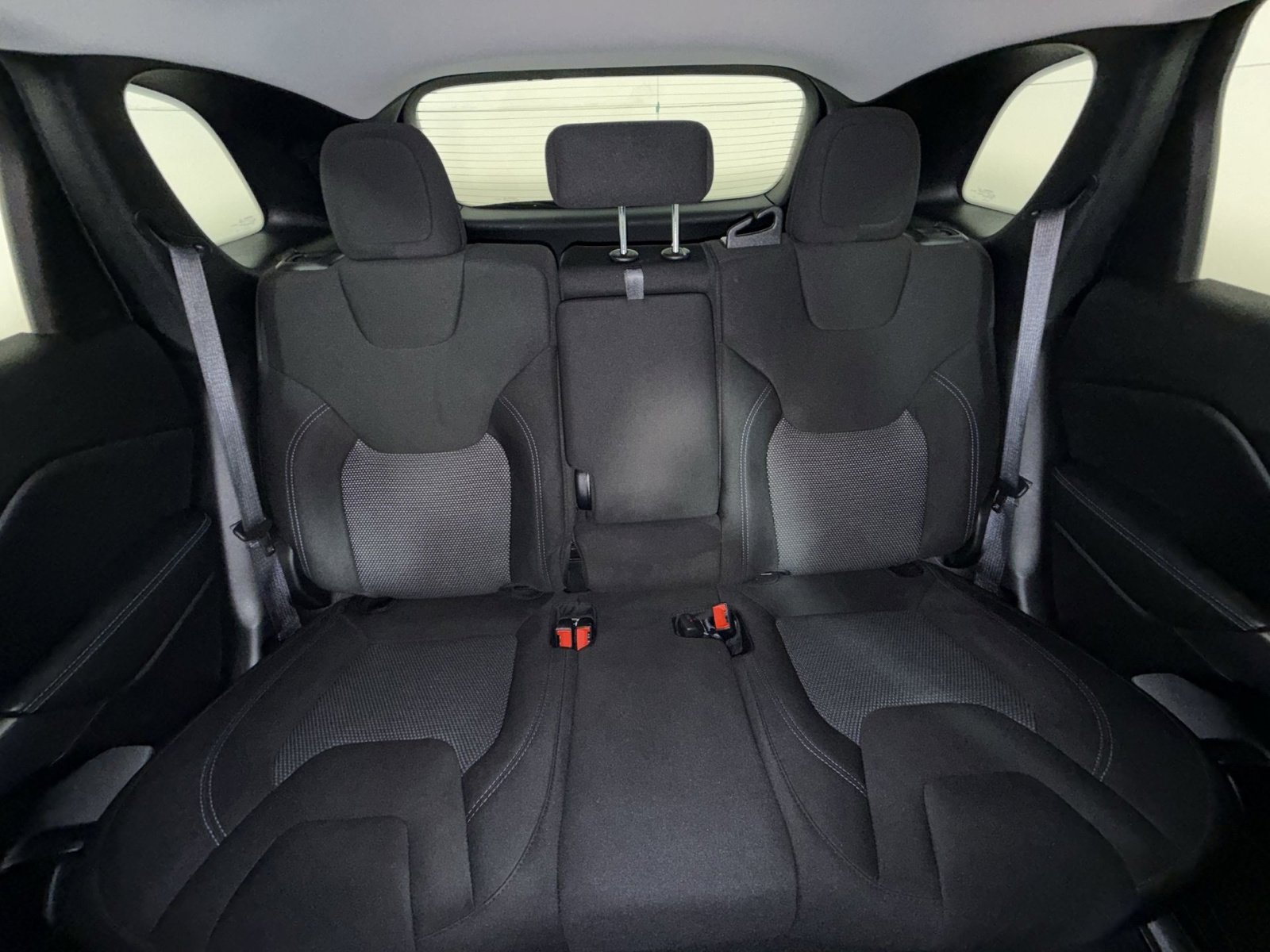 Used 2020 Jeep Cherokee Latitude FWD image 24