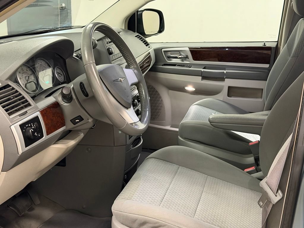 Used 2010 Chrysler Town & Country Touring FWD image 22