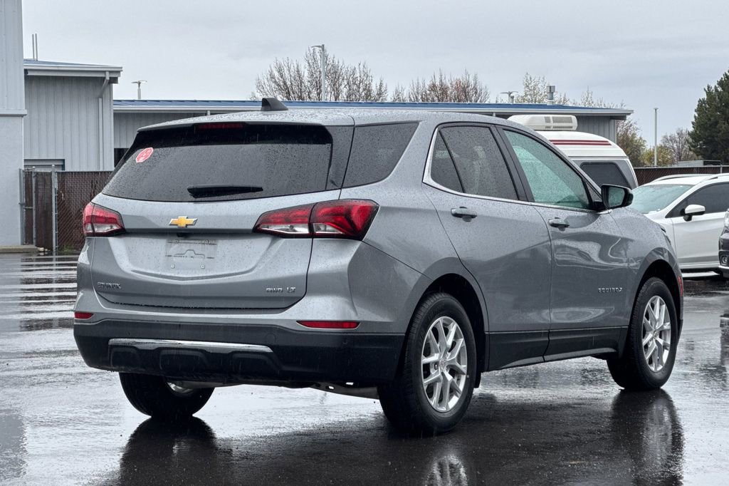 Used 2024 Chevrolet Equinox LT AWD/4WD image 4