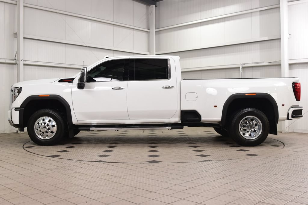 Used 2025 GMC Sierra 3500 Denali w/ Denali Reserve Package AWD/4WD image 4
