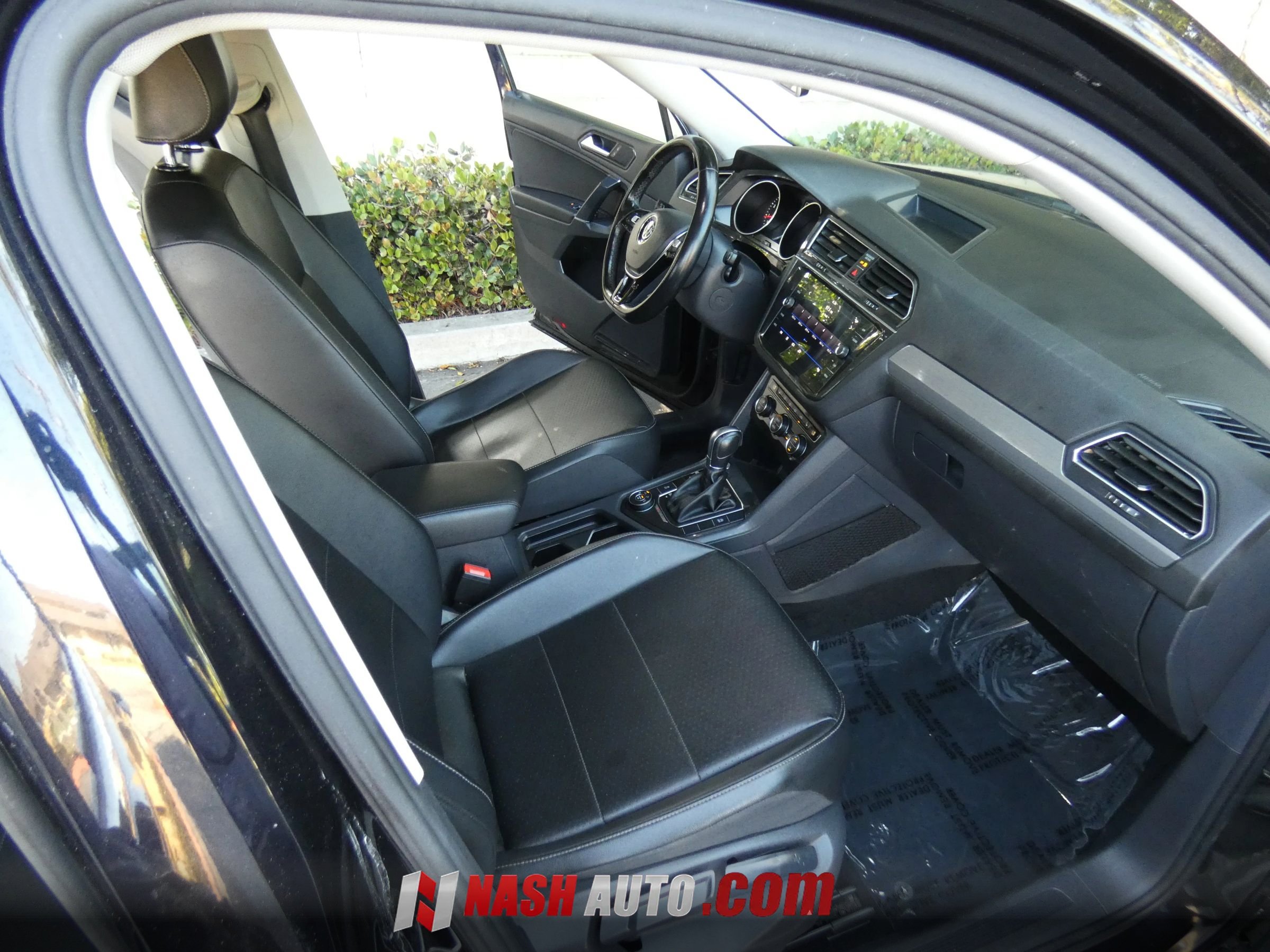 Used 2018 Volkswagen Tiguan SE w/ Panoramic Sunroof Package AWD/4WD image 25
