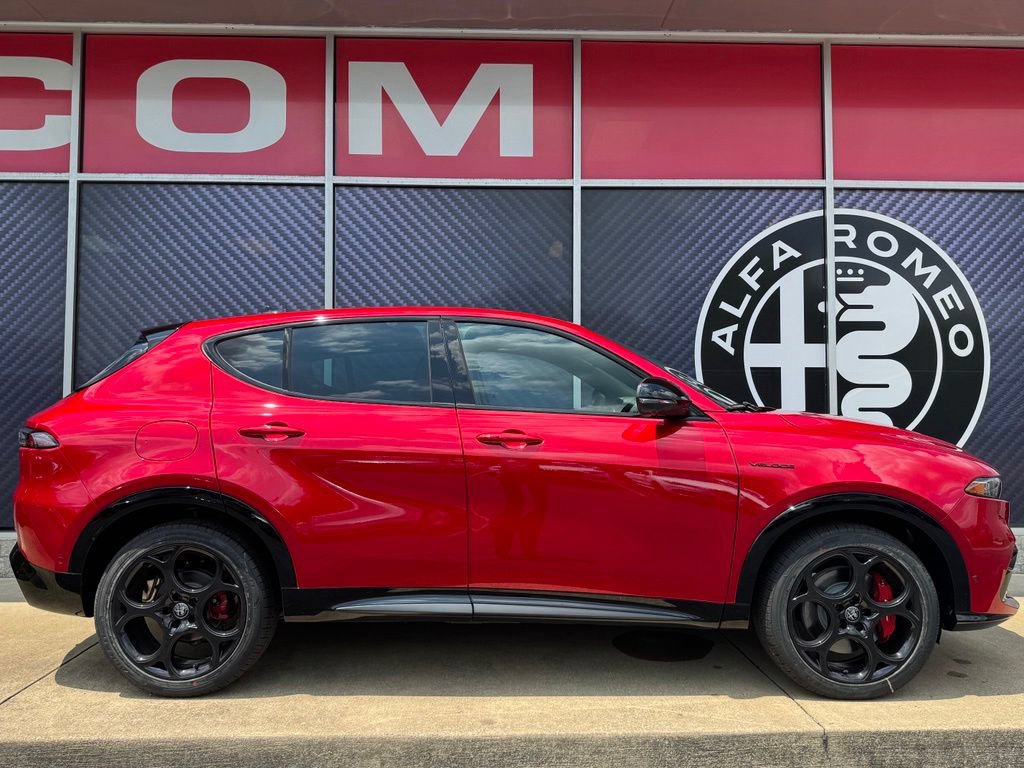 New 2026 Alfa Romeo Tonale w/ Quick Order Package 23H Volce AWD/4WD image 4