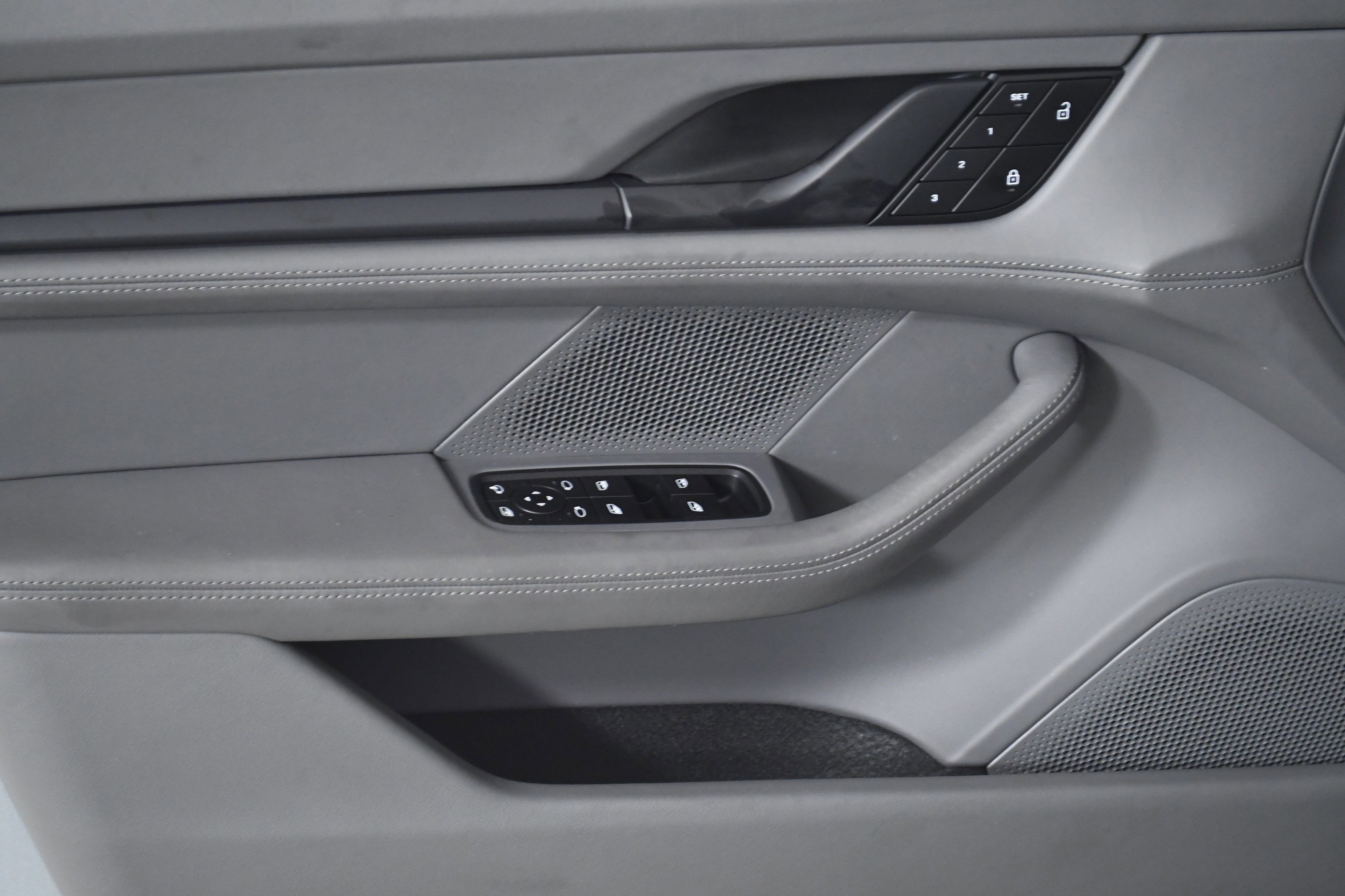 Used 2022 Porsche Taycan GTS w/ Premium Package (P6U) image 21