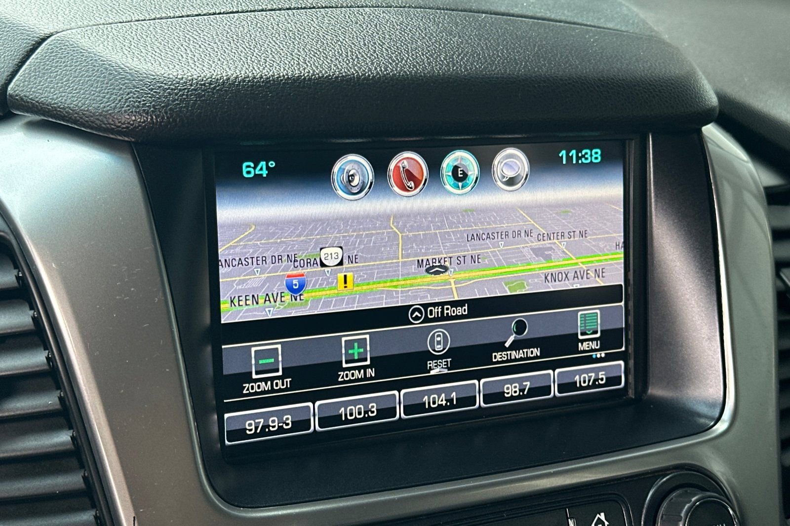 Used 2018 Chevrolet Suburban LT AWD/4WD image 19