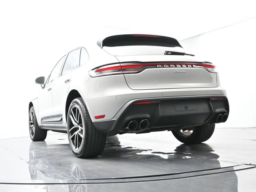Certified 2025 Porsche Macan AWD/4WD image 47