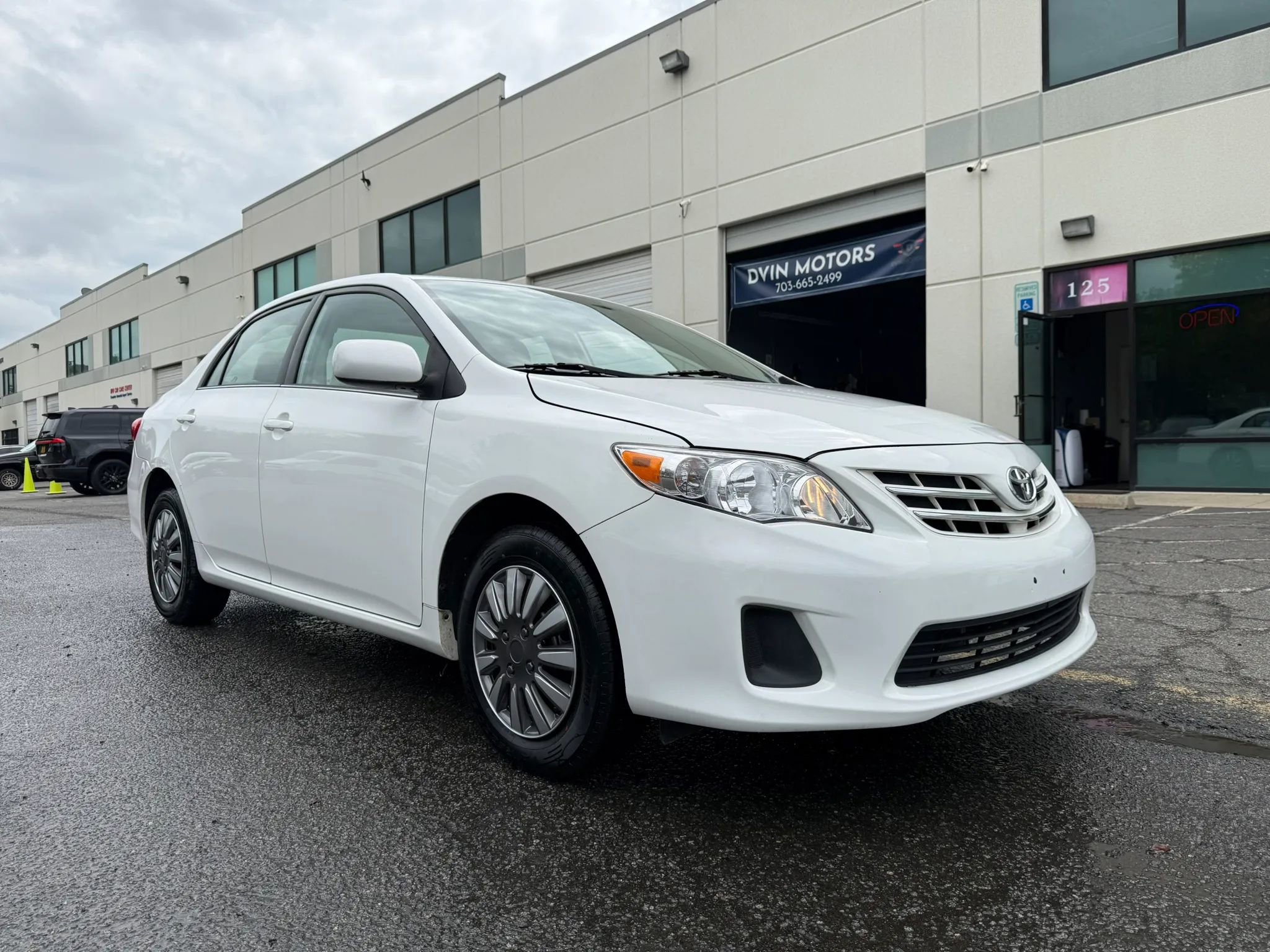 Used 2013 Toyota Corolla LE FWD image 2
