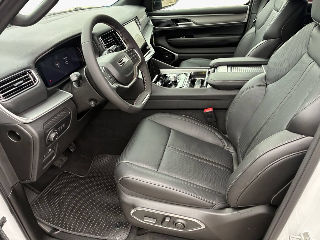 New 2026 Jeep Grand Wagoneer 2WD w/ 8-Passenger Seating Package image 19