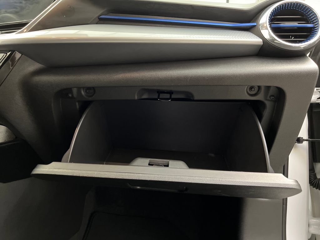 Used 2025 Chevrolet Trax LT FWD image 33