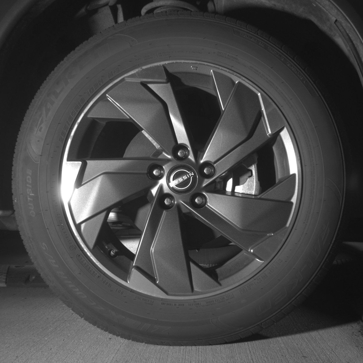 Used 2025 Nissan Rogue SV FWD image 13