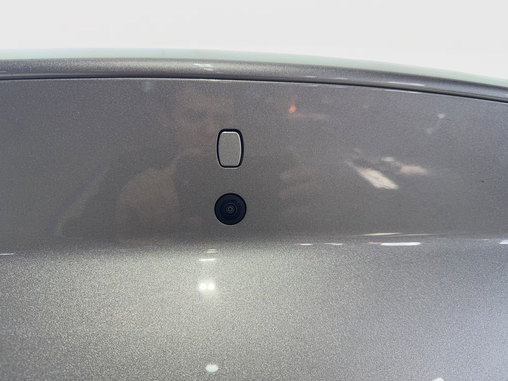 Used 2025 Genesis G70 2.5T image 23