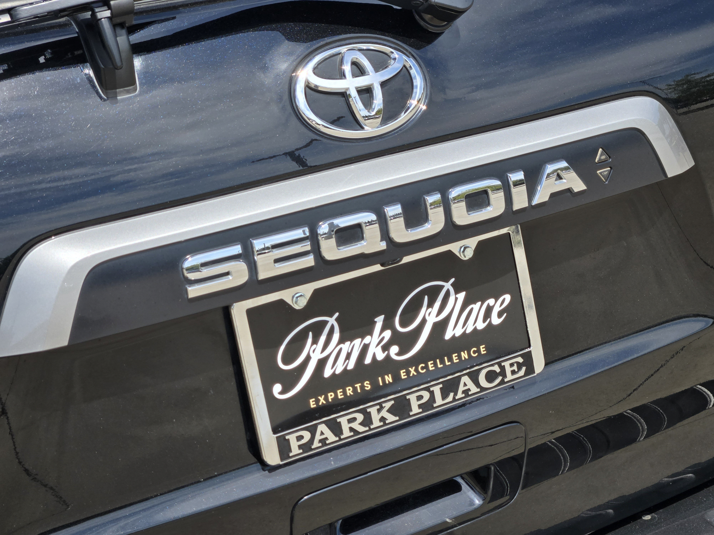 Used 2020 Toyota Sequoia Limited w/ Safety & Convenience Package AWD/4WD image 43
