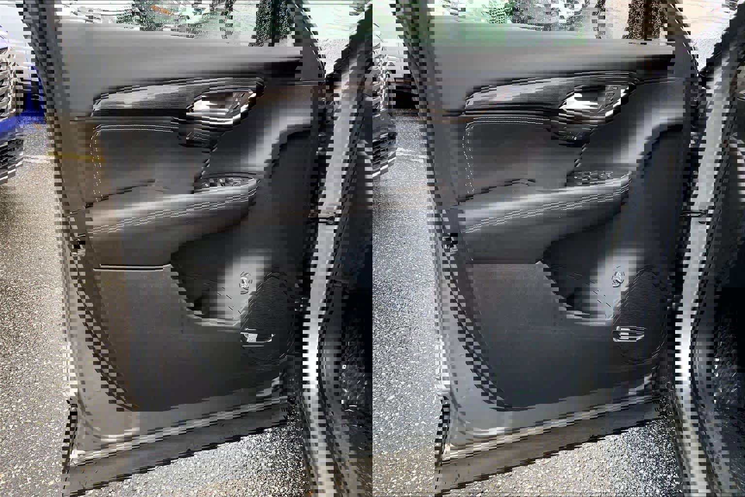 Used 2022 Buick Envision Essence w/ Technology Package II image 21