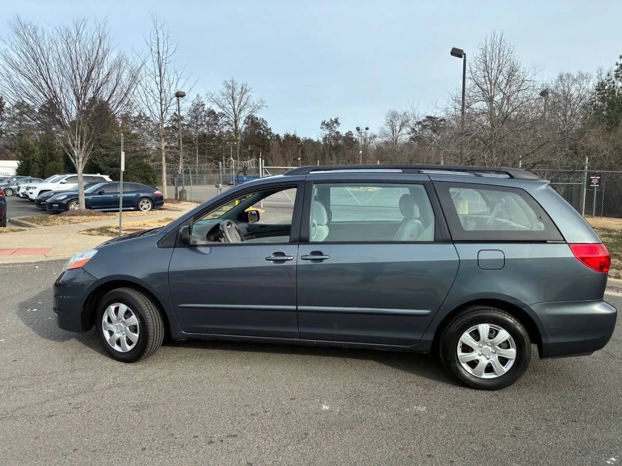 Used 2009 Toyota Sienna CE image 5