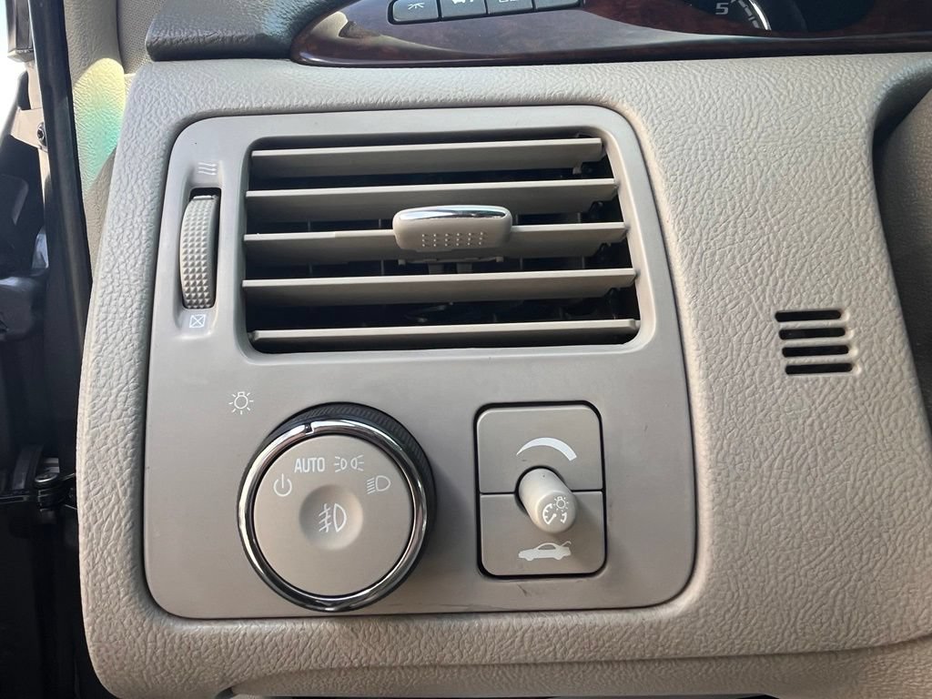 Used 2011 Buick Lucerne CXL FWD image 15