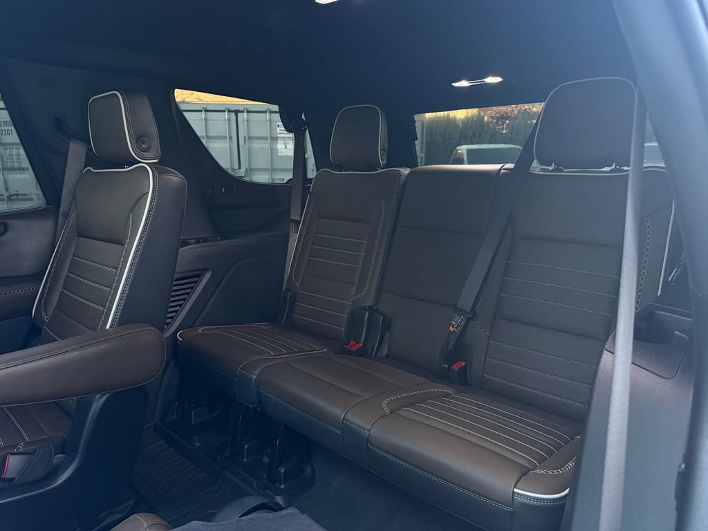 Used 2025 GMC Yukon Denali Ultimate AWD/4WD image 33