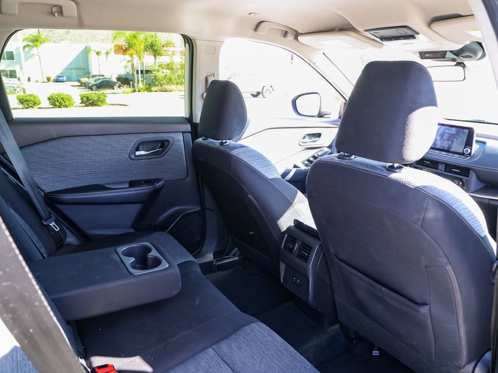 Used 2023 Nissan Rogue SV image 17