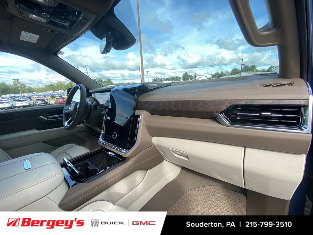 New 2026 GMC Yukon Denali w/ Denali Reserve Package AWD/4WD image 31