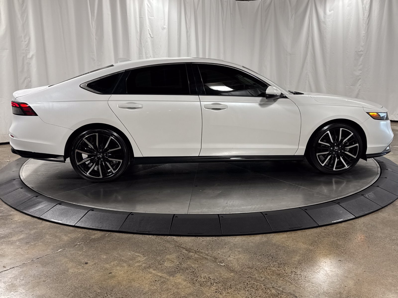 Used 2025 Honda Accord Touring image 6