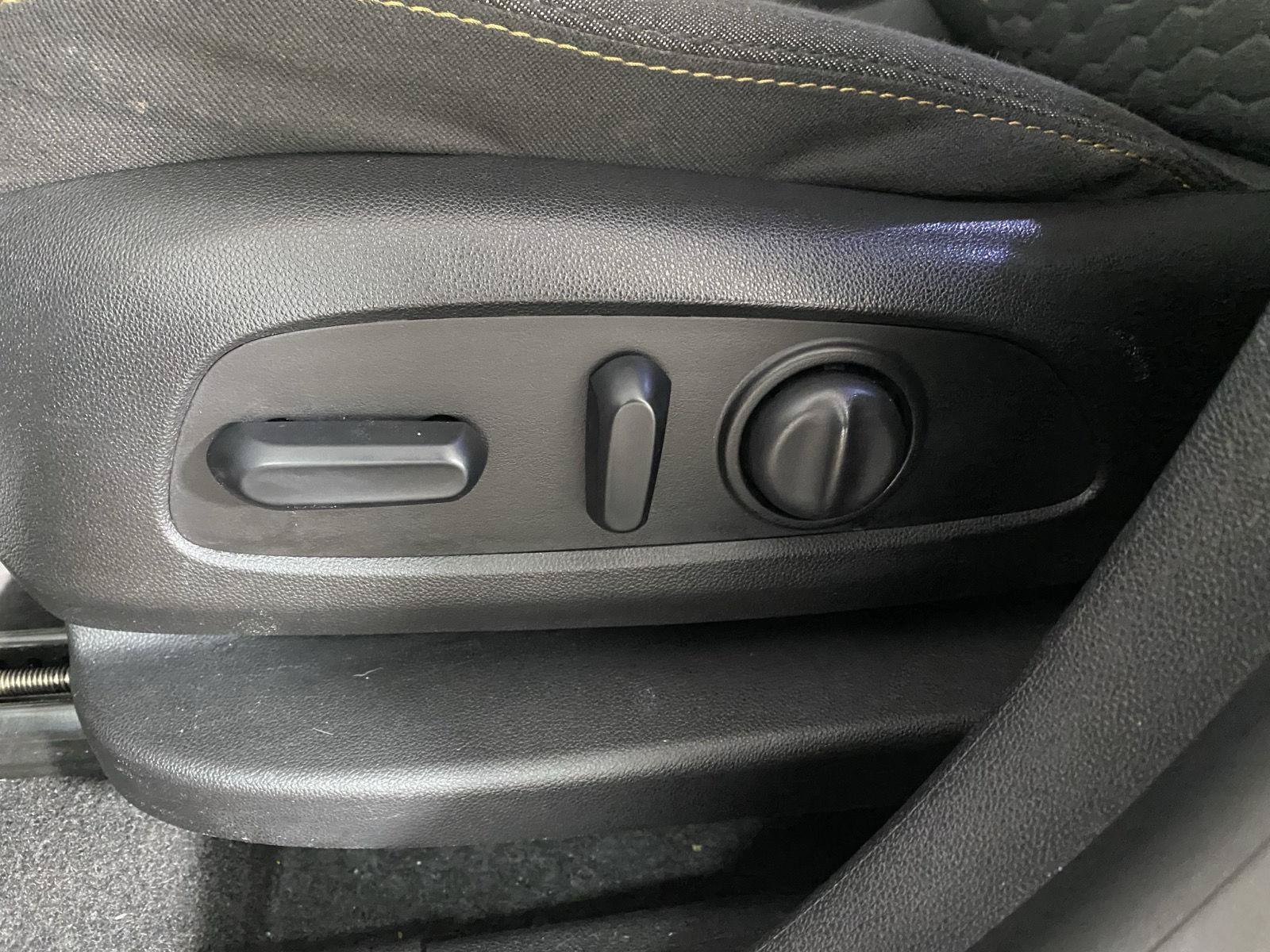 Used 2019 Chevrolet Equinox LT FWD image 23