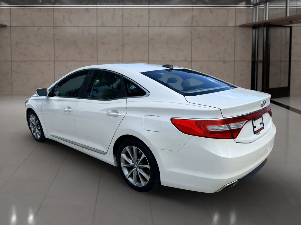 Used 2017 Hyundai Azera FWD image 5