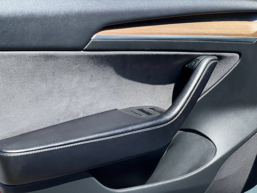 Used 2023 Tesla Model 3 Standard Range RWD image 9