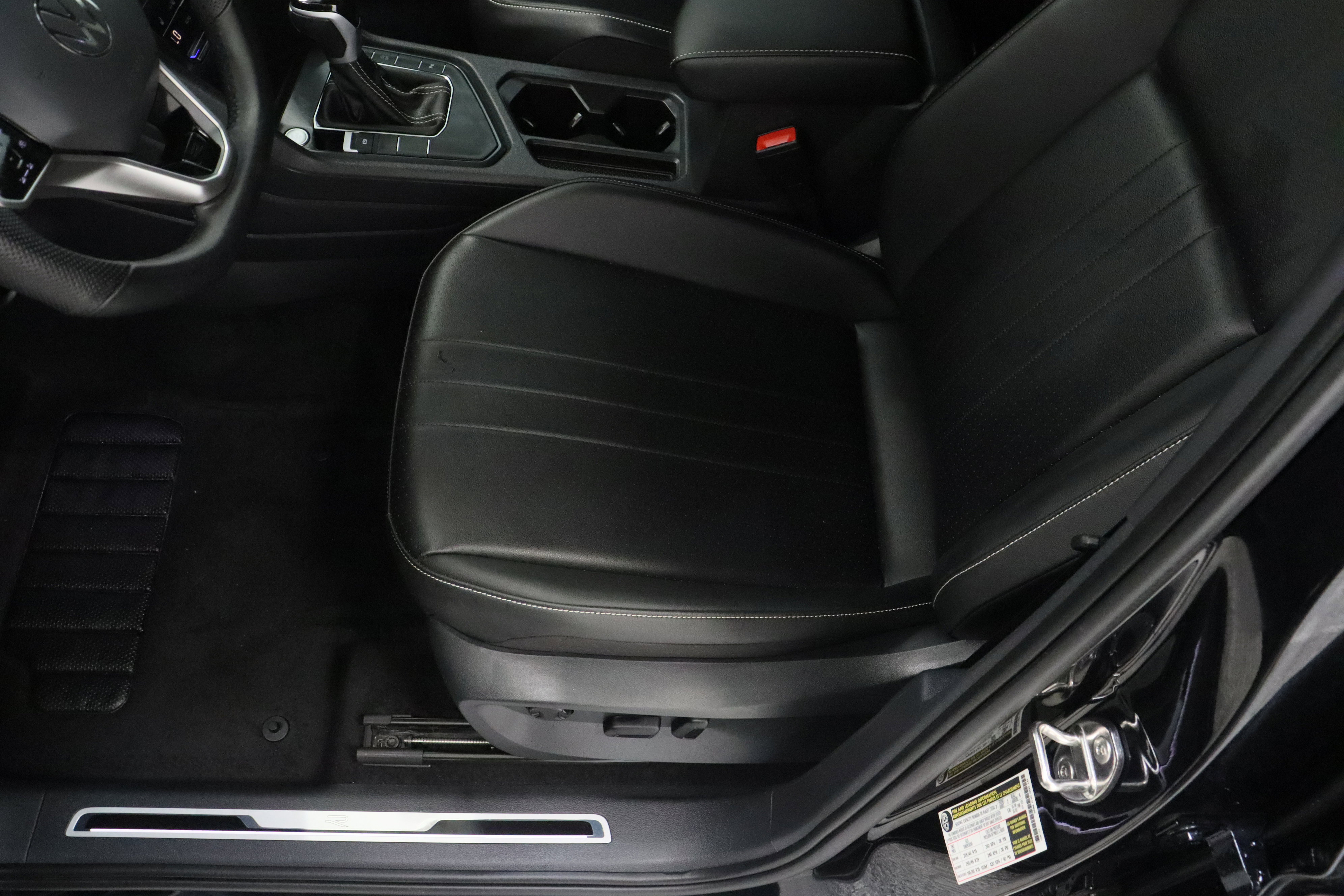 Used 2024 Volkswagen Tiguan SE R-Line FWD image 15
