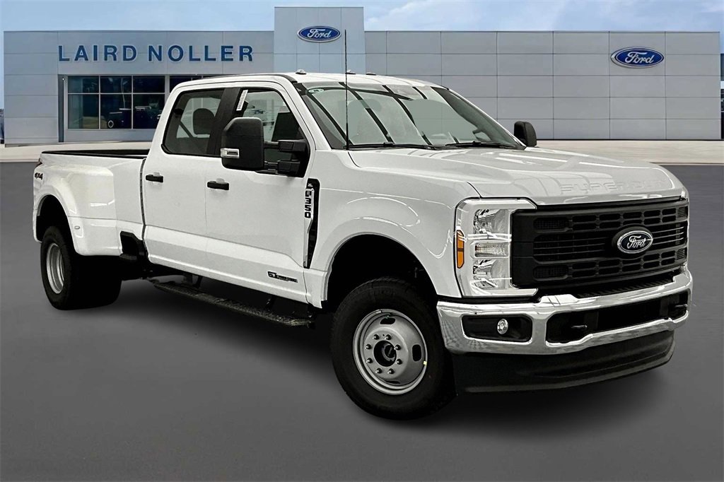 New 2026 Ford F350 4x4 Crew Cab DRW Super Duty image 2