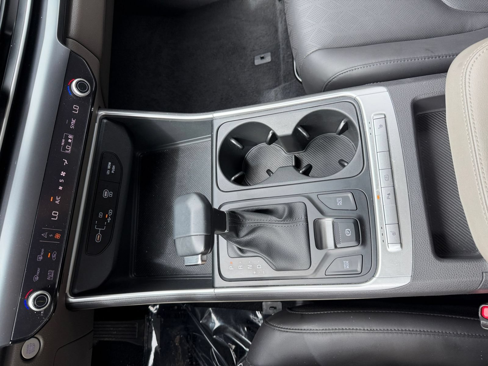 Used 2026 Kia Carnival FWD image 43