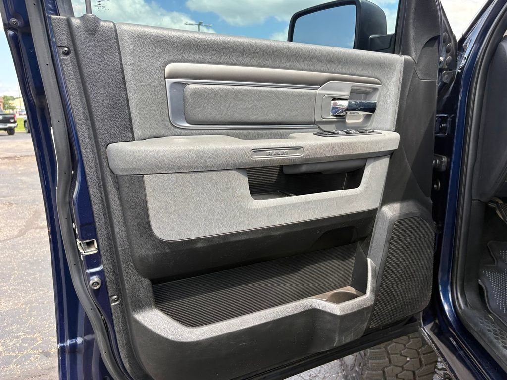 Used 2018 RAM 1500 Classic SLT AWD/4WD image 14