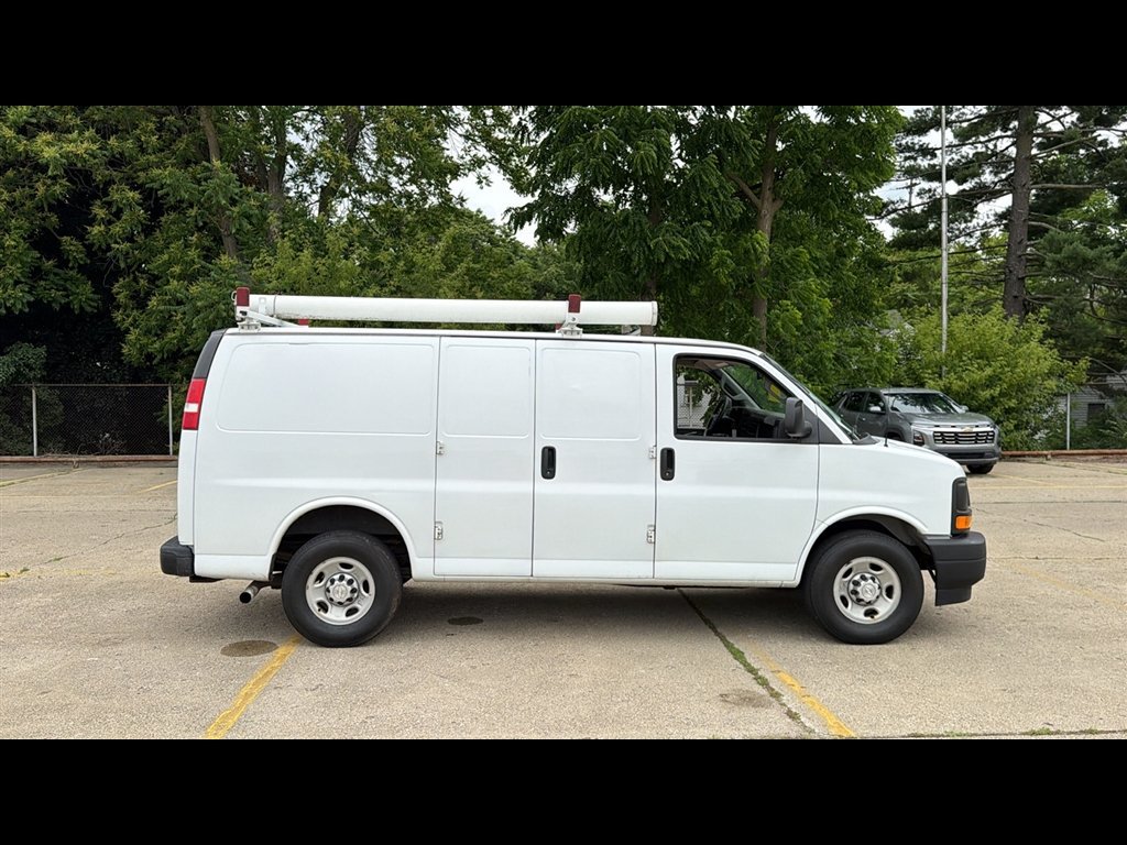 Used 2017 Chevrolet Express 2500 RWD image 6