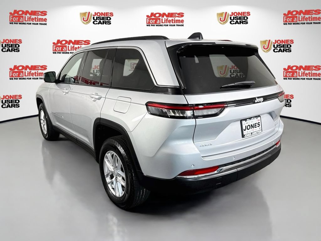 Used 2025 Jeep Grand Cherokee Laredo X AWD/4WD image 2