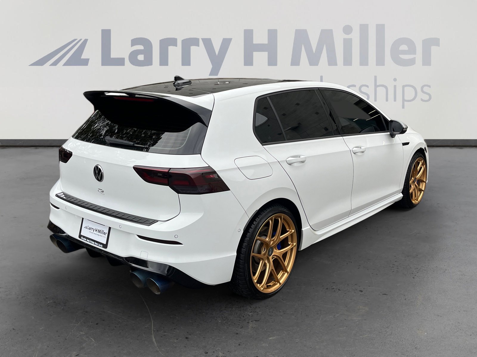 Used 2024 Volkswagen Golf R image 5