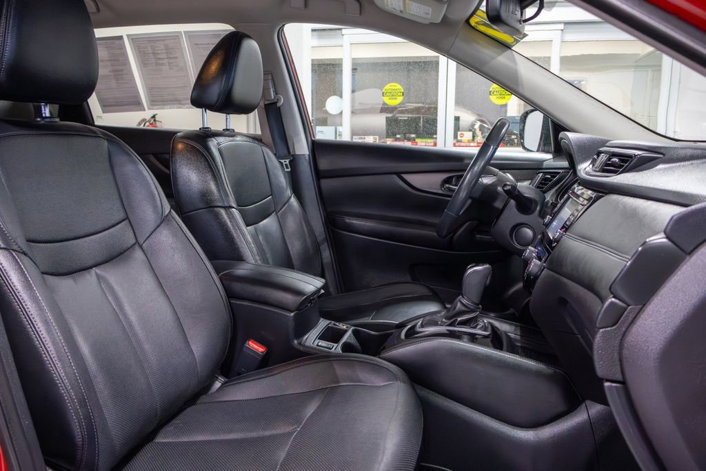 Used 2017 Nissan Rogue SL image 12