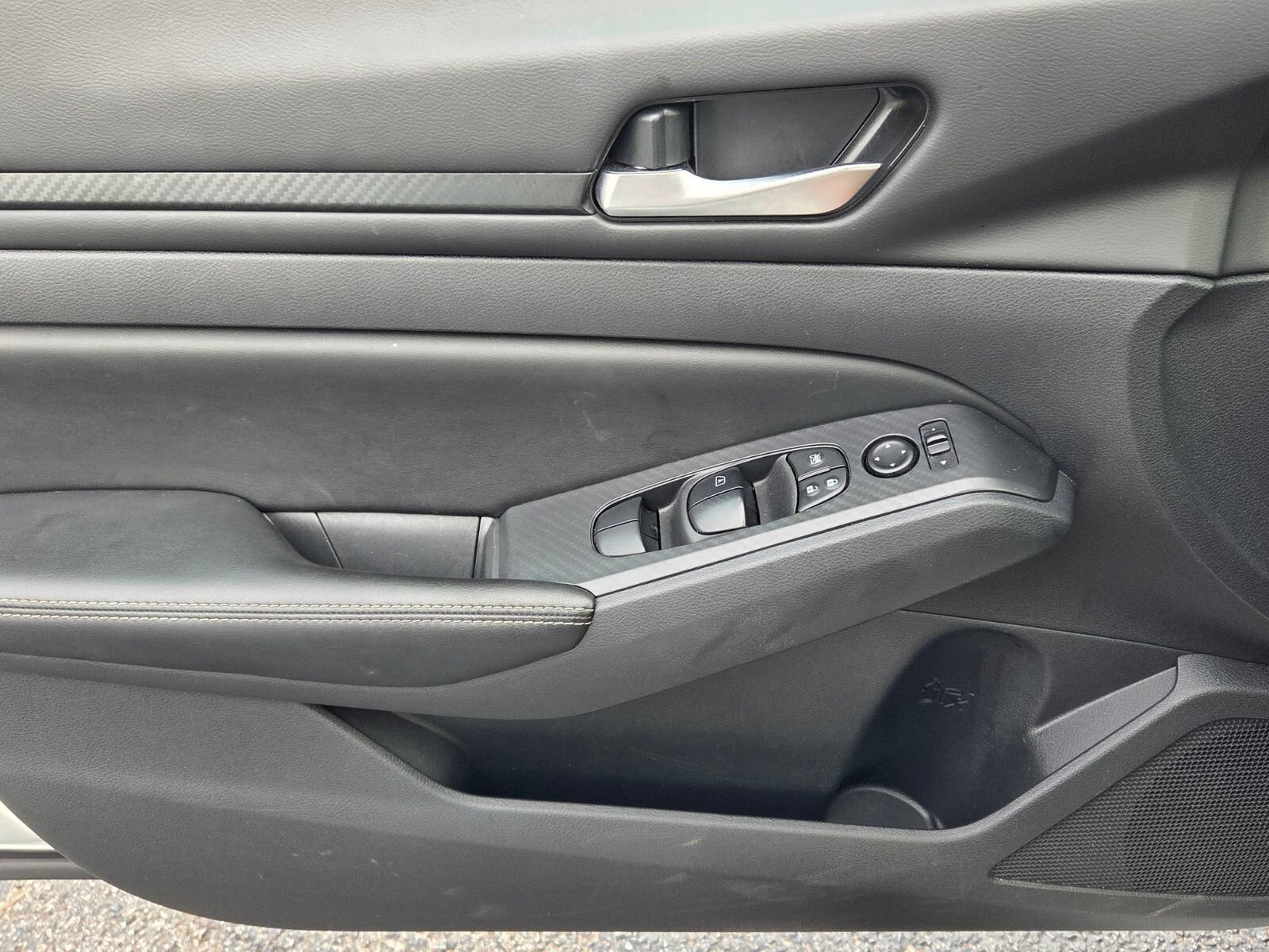 Used 2025 Nissan Altima 2.5 SV FWD image 28