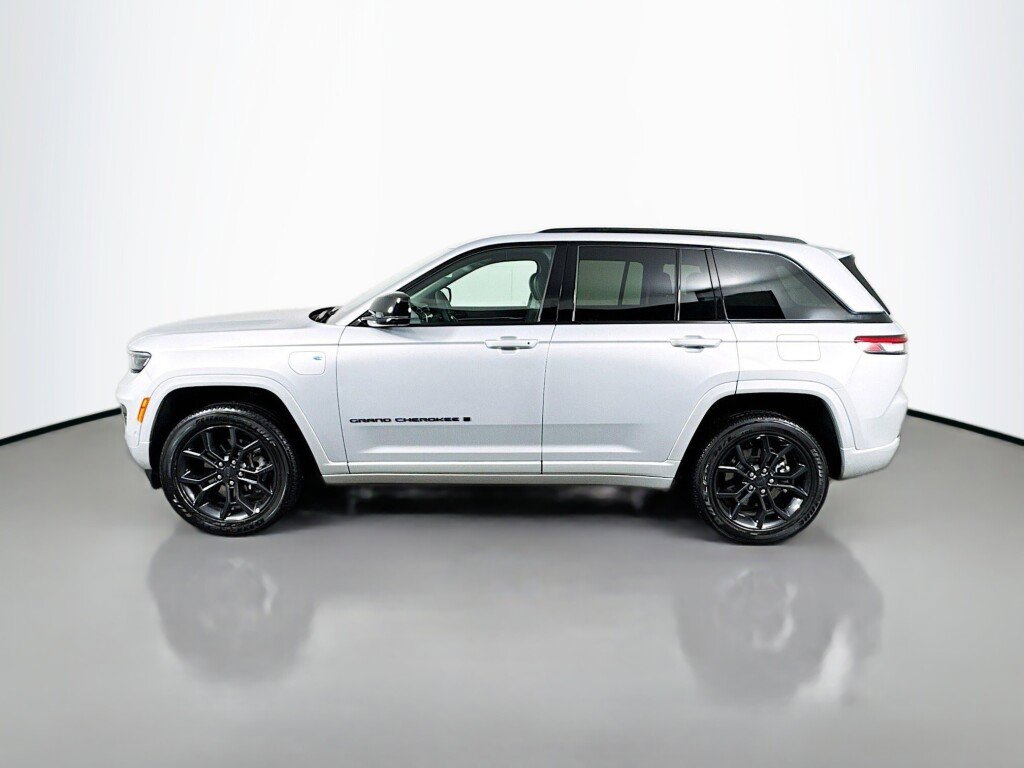 Used 2023 Jeep Grand Cherokee 30th Anniversary image 2