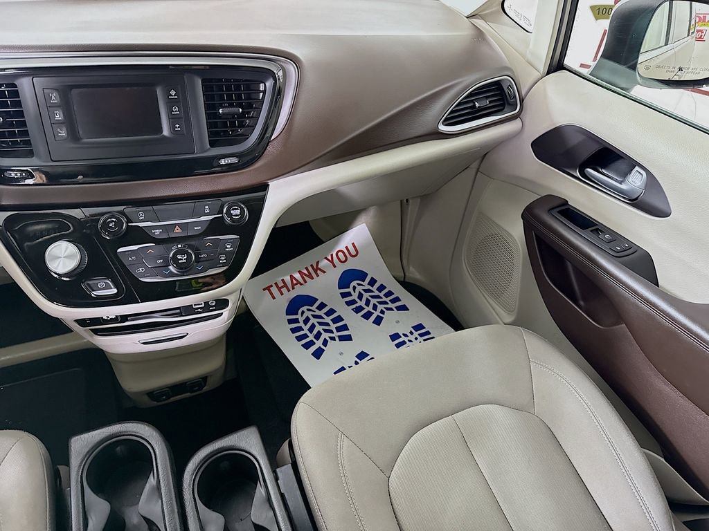 Used 2017 Chrysler Pacifica Touring Plus image 24